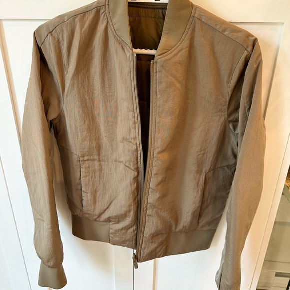 Bundle- Denim Forum, Lululemon top and lululemon jacket - Picture 9 of 11